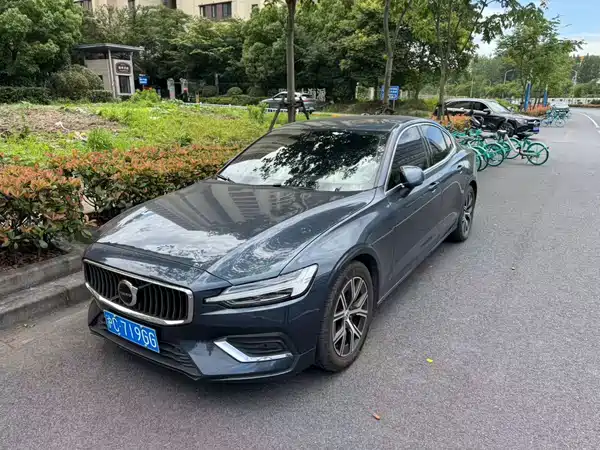 Volvo S60 2023