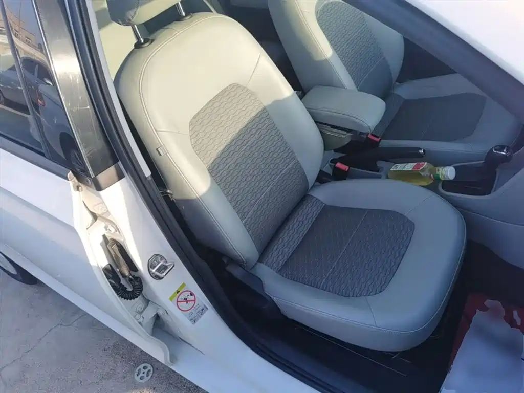 Skoda Rapid 2015 — фото 25