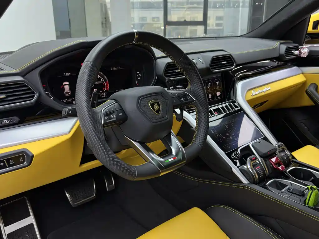 Lamborghini Urus 2023 — фото 14