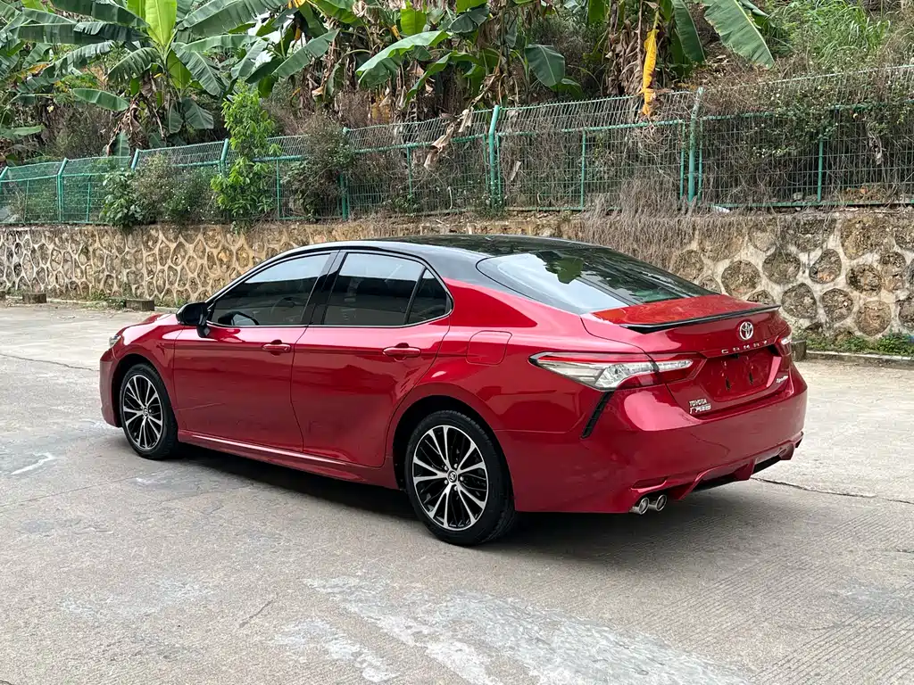 Toyota Camry 2018 — фото 7