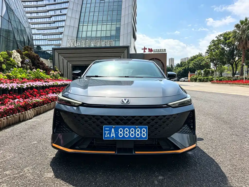 Changan UNI-V 2024 — фото 2