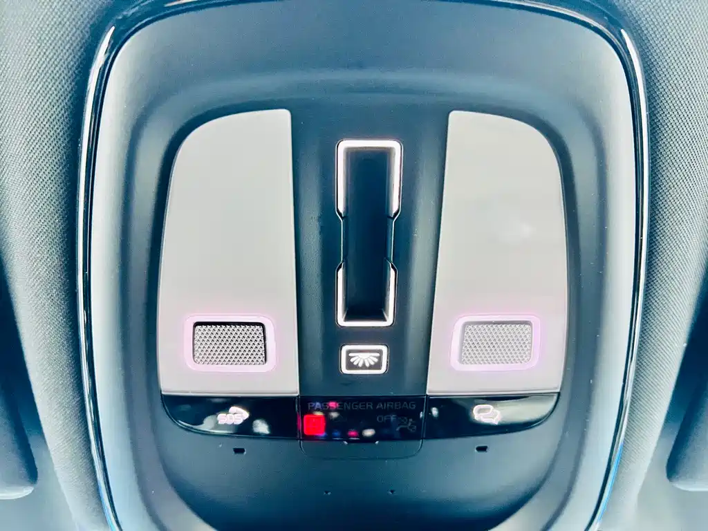 Volvo S60 2023 — фото 14