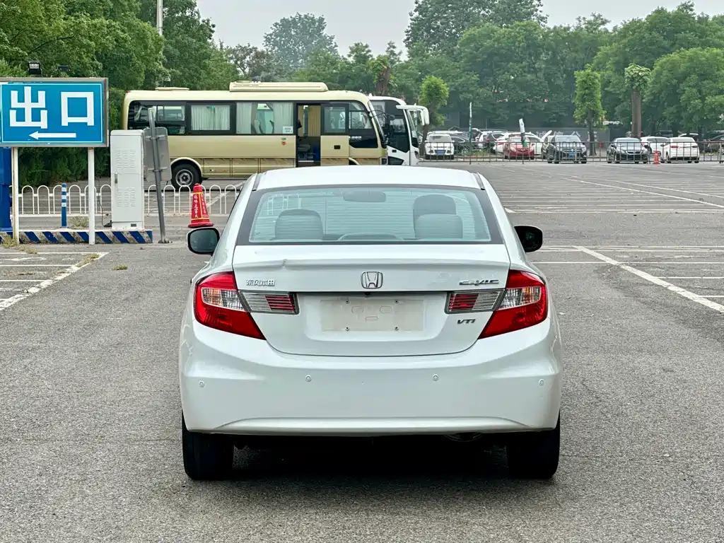 Honda Civic 2014 — фото 10
