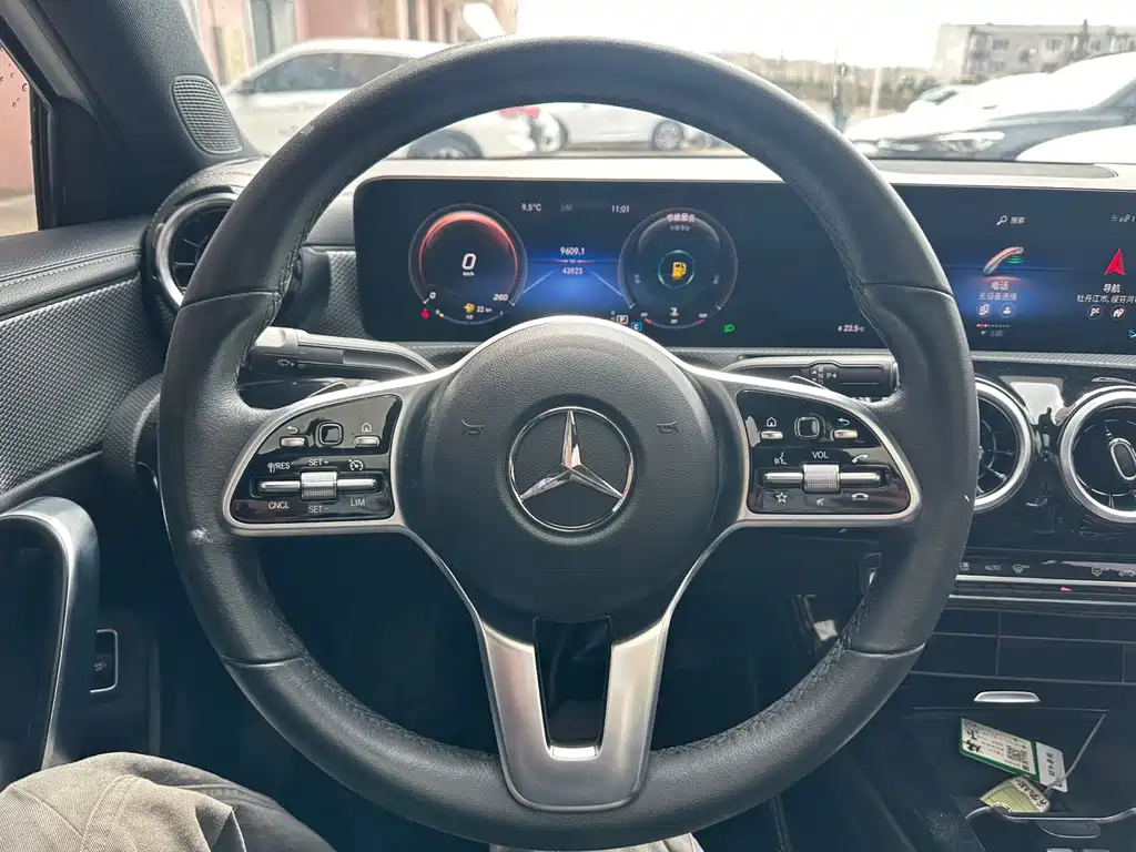 Mercedes-Benz A-Class 2022 — фото 11