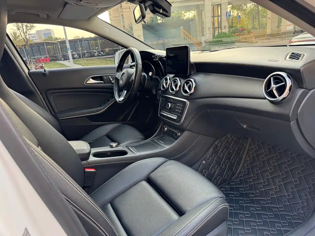 Mercedes-Benz GLA 2017 — фото 13