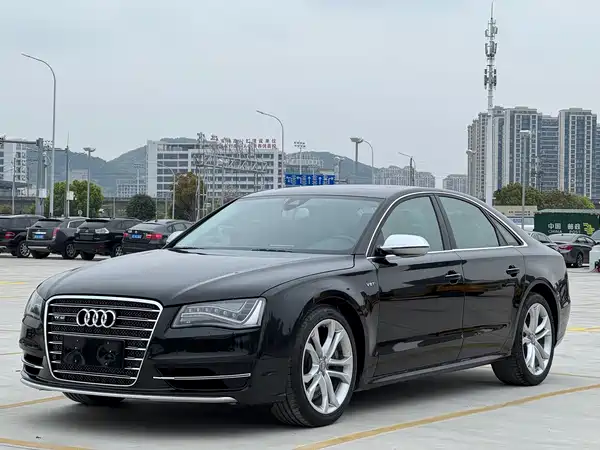Audi S8 2013