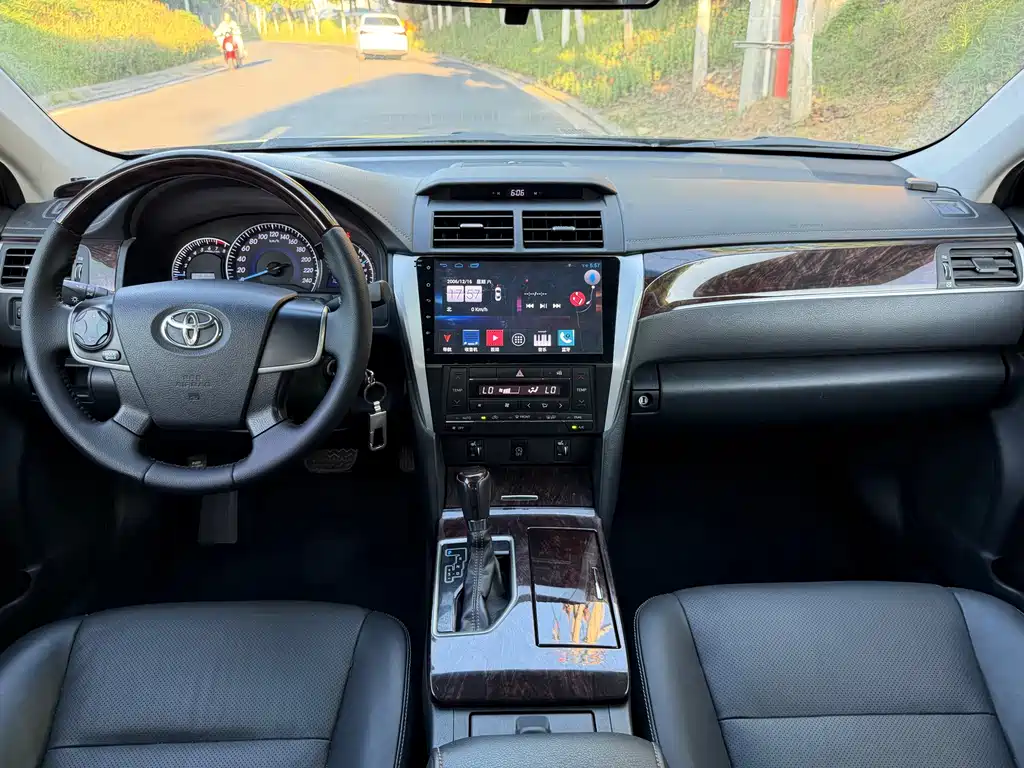 Toyota Camry 2016 — фото 5