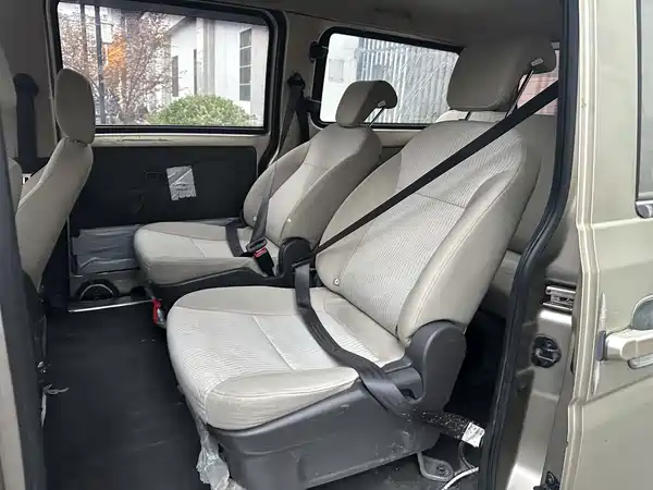 Wuling Rongguang V 2016