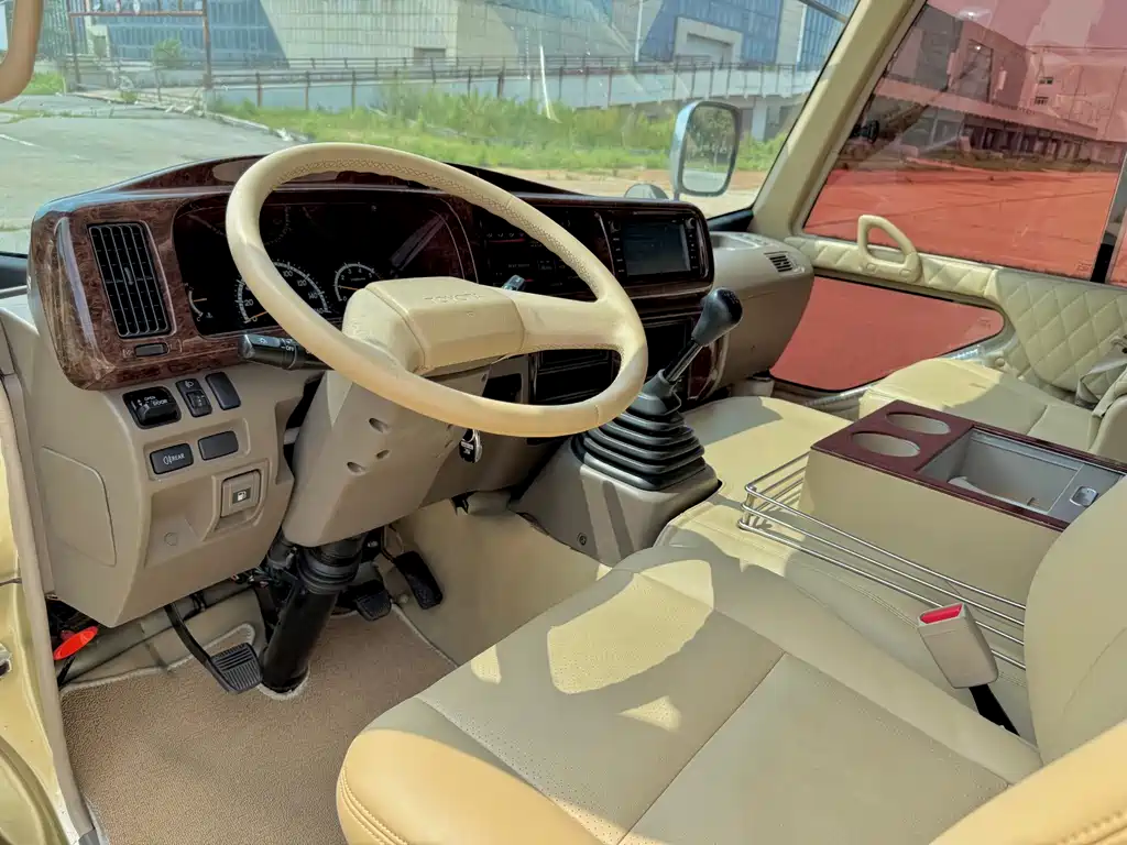 Toyota Coaster 2018 — фото 11