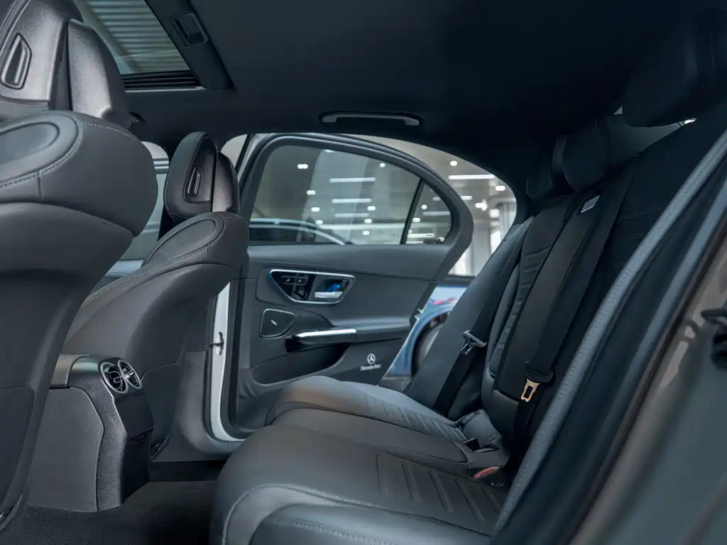Mercedes-Benz C-Class 2025 — фото 13