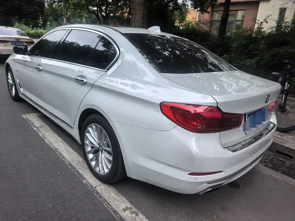 BMW 5 Series 2018 — фото 9