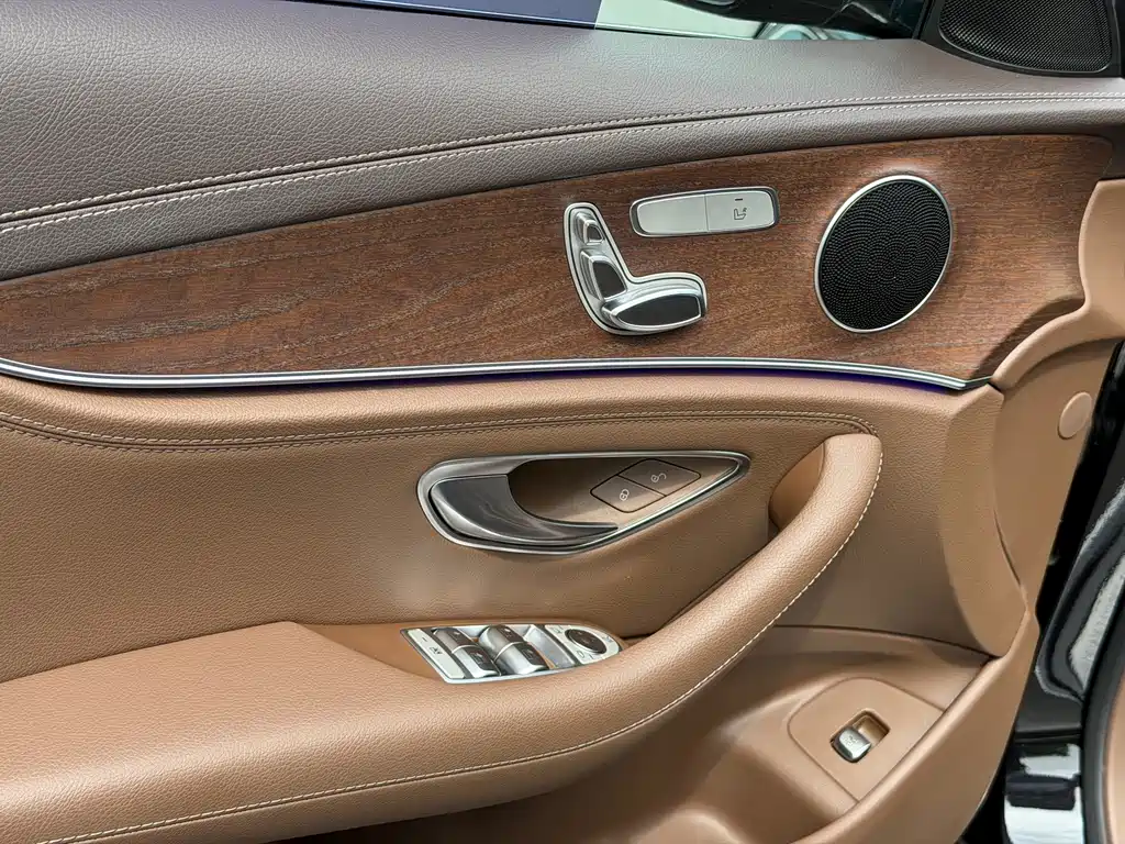 Mercedes-Benz E-Class 2018 — фото 11