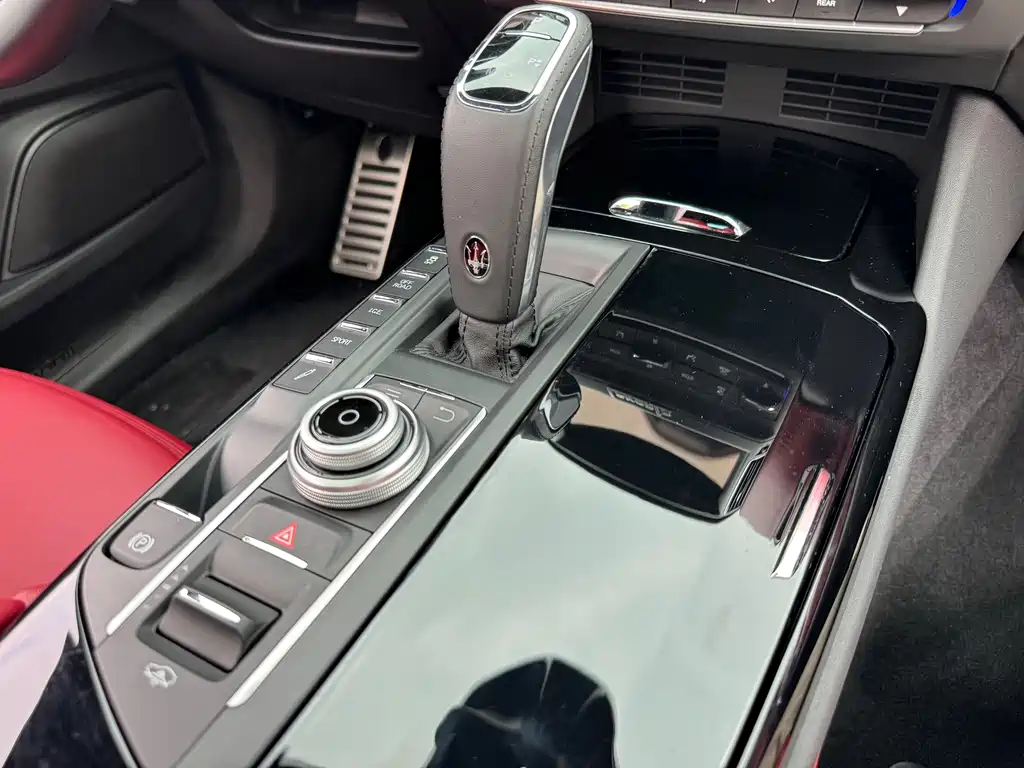 Maserati Levante 2021 — фото 10