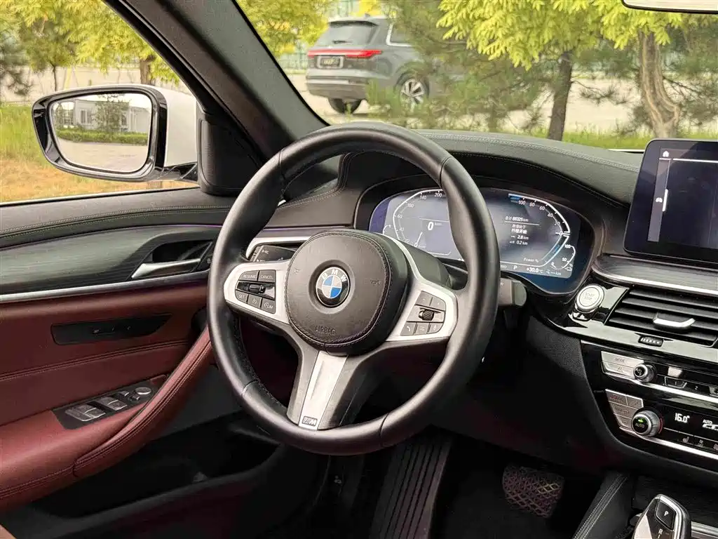 BMW 5 Series New Energy 2021 — фото 24