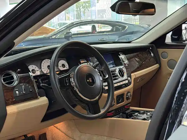 Rolls-Royce Ghost 2010
