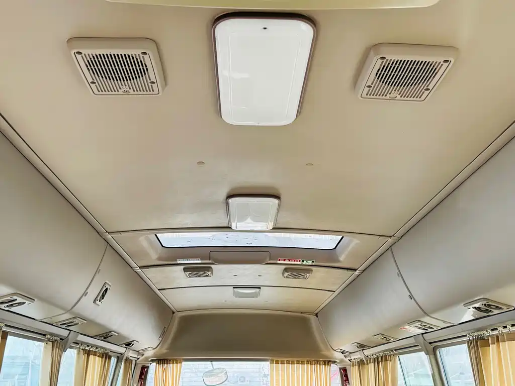 Toyota Coaster 2016 — фото 12