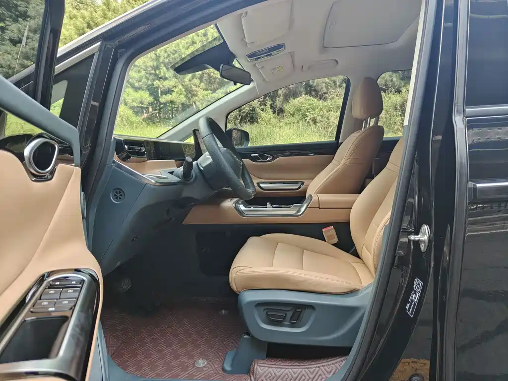 GAC Trumpchi E8 PHEV 2024 — фото 8