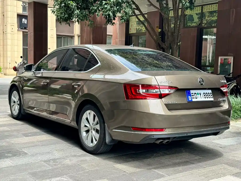 Skoda Superb 2017 — фото 7