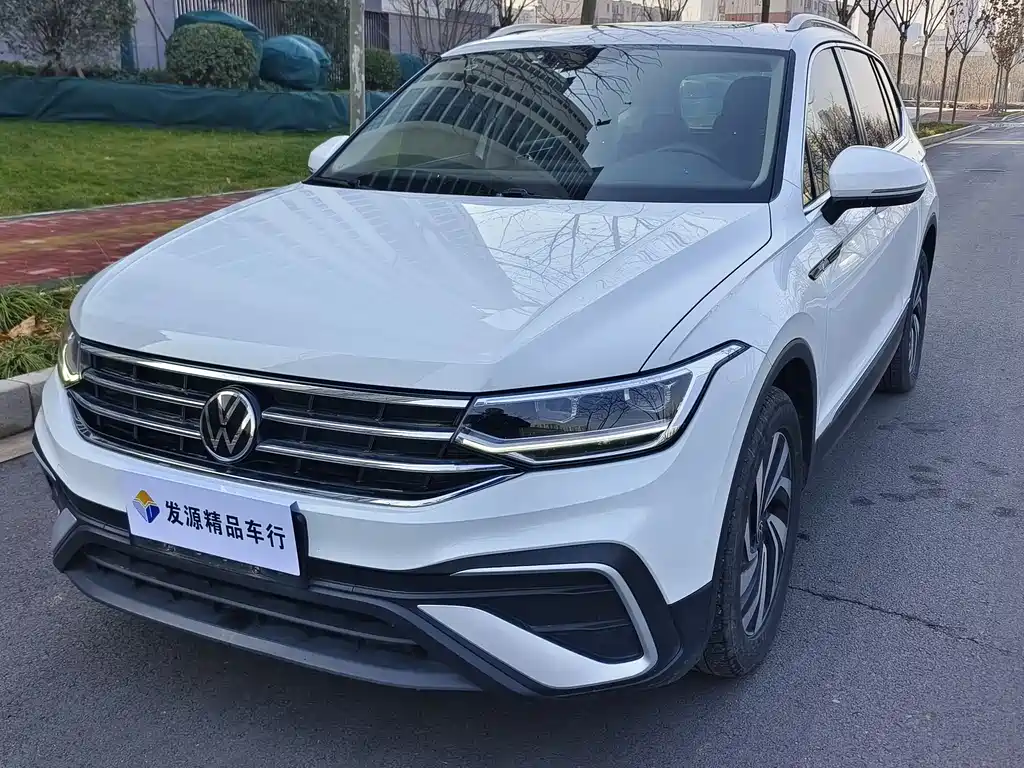 Volkswagen Tiguan L 2023 — фото 1
