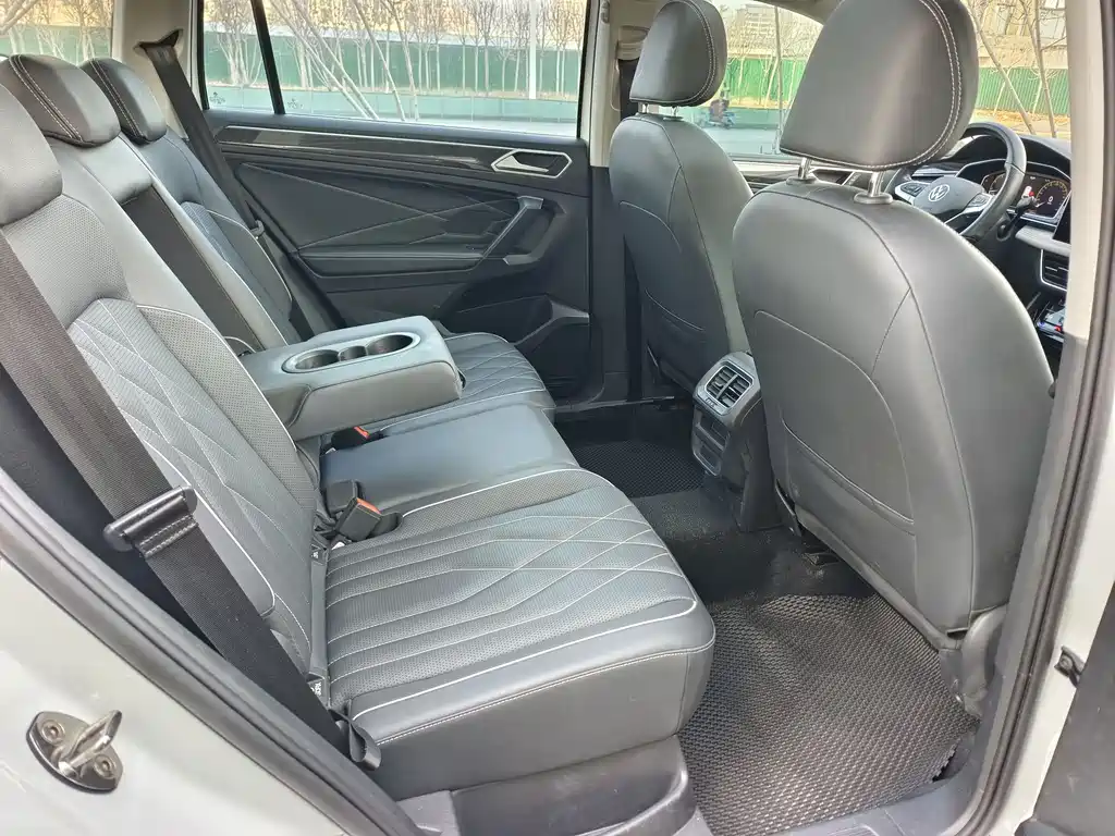 Volkswagen Tiguan L 2023 — фото 12