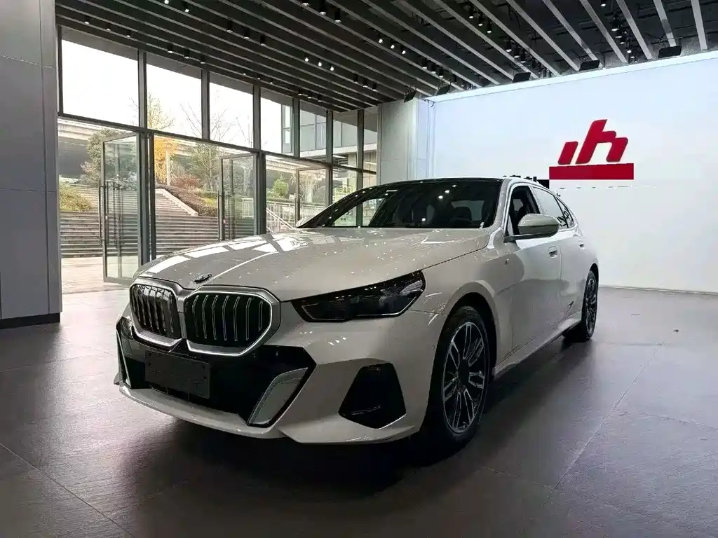BMW 5 Series 2024 — фото 1