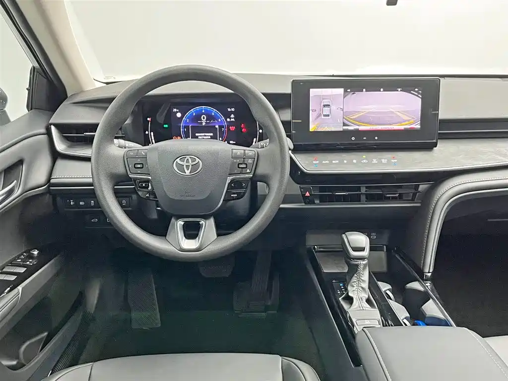 Toyota Camry 2025 — фото 18