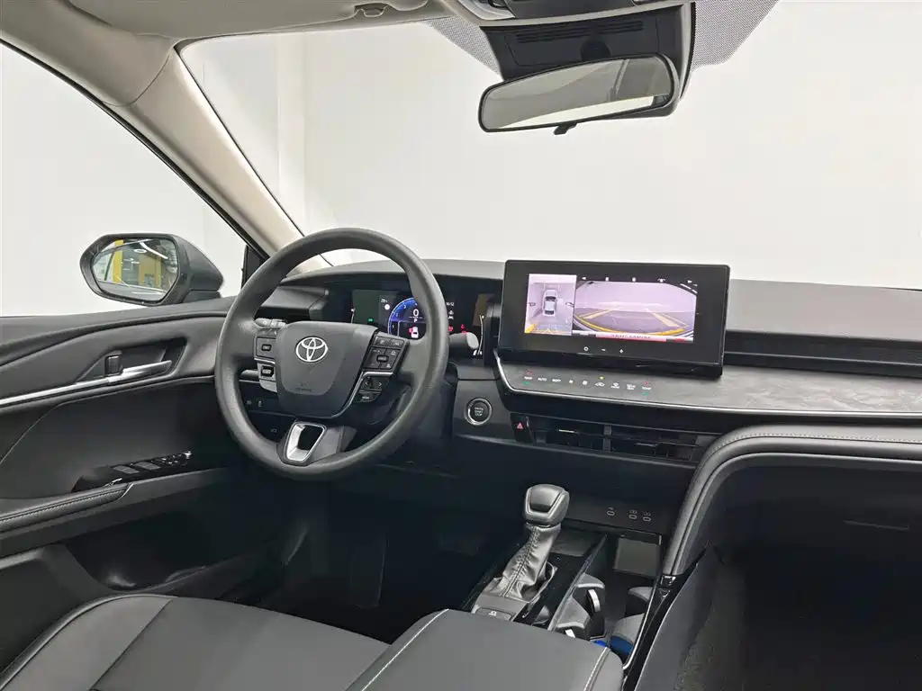 Toyota Camry 2025 — фото 21