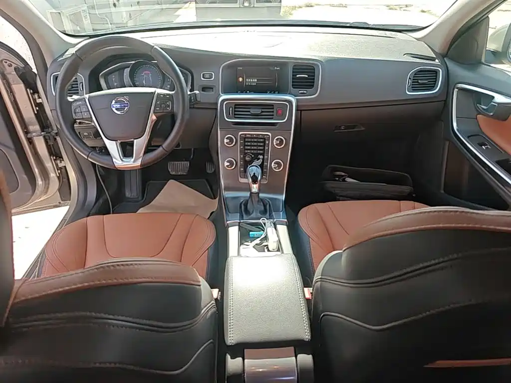 Volvo S60 2016 — фото 10