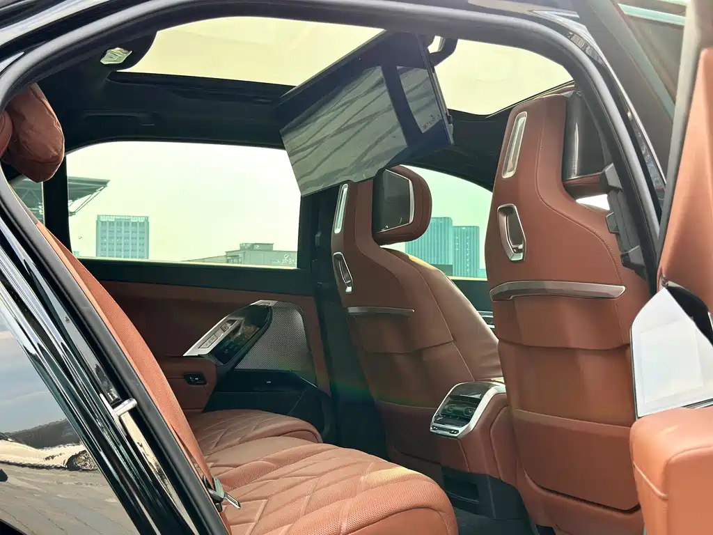 BMW i7 2024 — фото 13