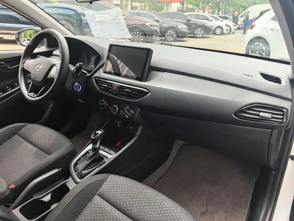 Hyundai Elantra 2019 — фото 14