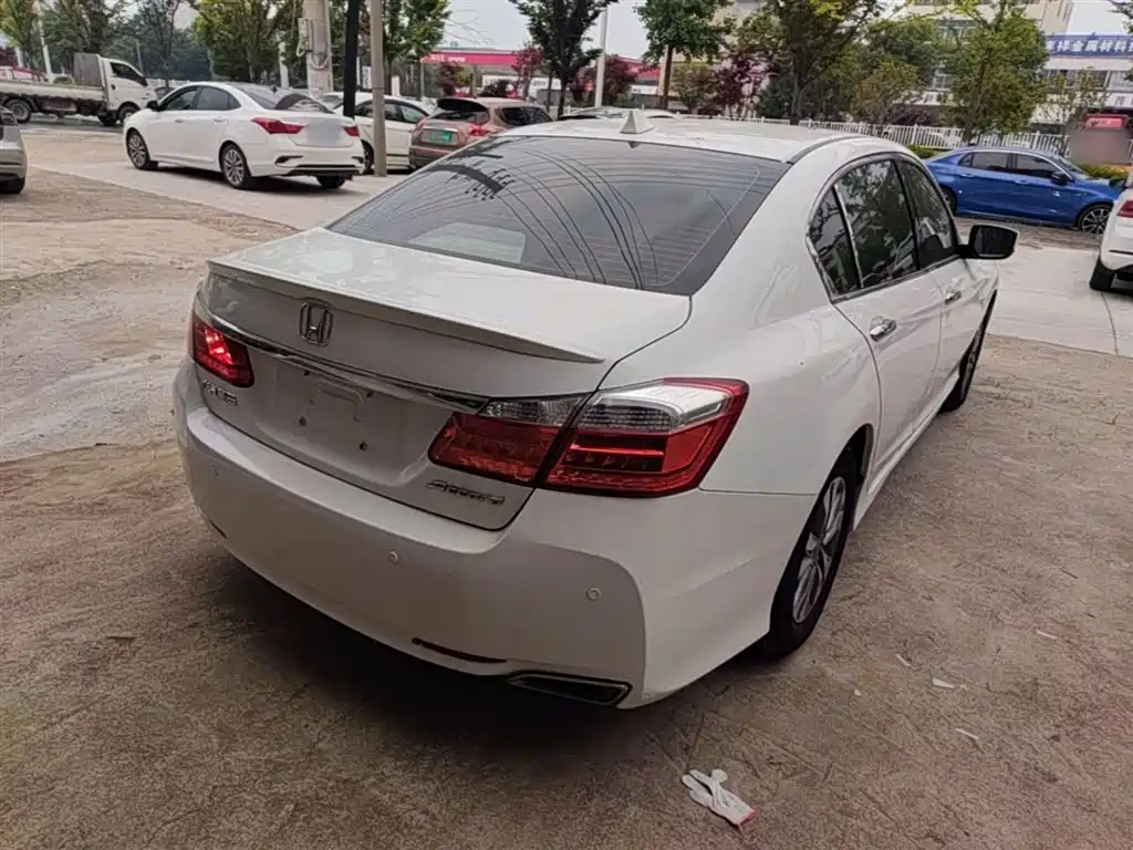 Honda Accord 2015 — фото 7