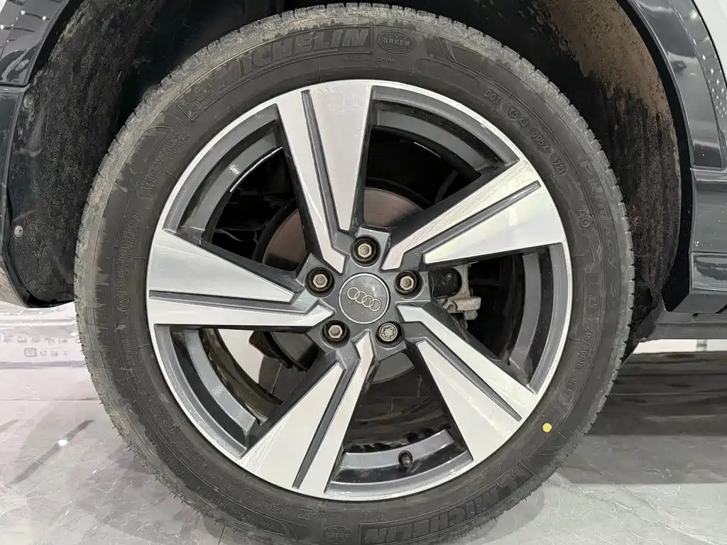 Audi Q2L 2023