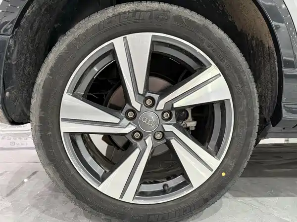 Audi Q2L 2023