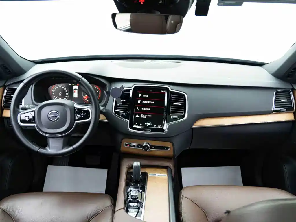 Volvo XC90 2021 — фото 16