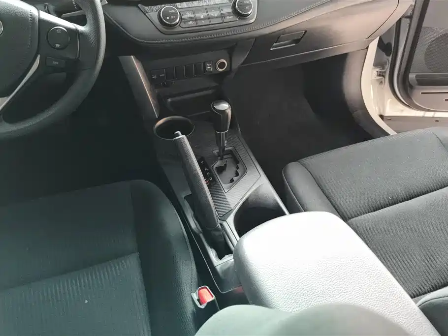 Toyota RAV4 2015 — фото 16