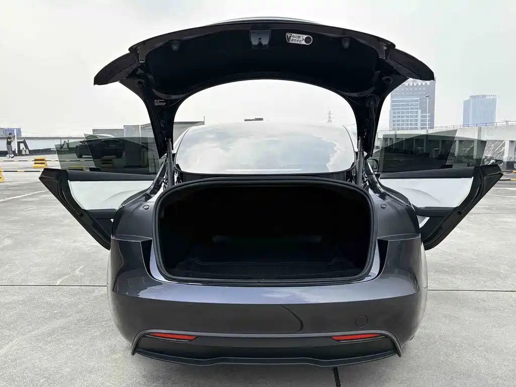 Tesla Model 3 2024 — фото 17