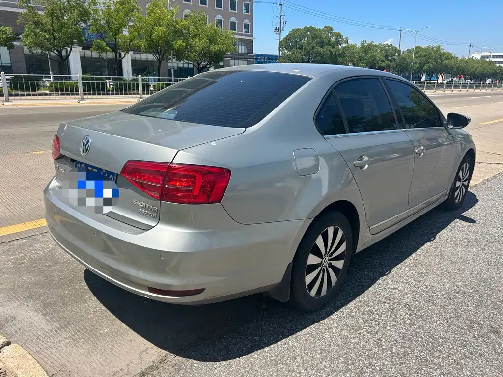 Volkswagen Sagitar 2016