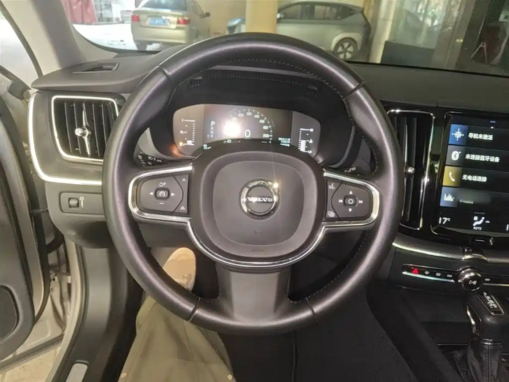 Volvo XC60 2019 — фото 11