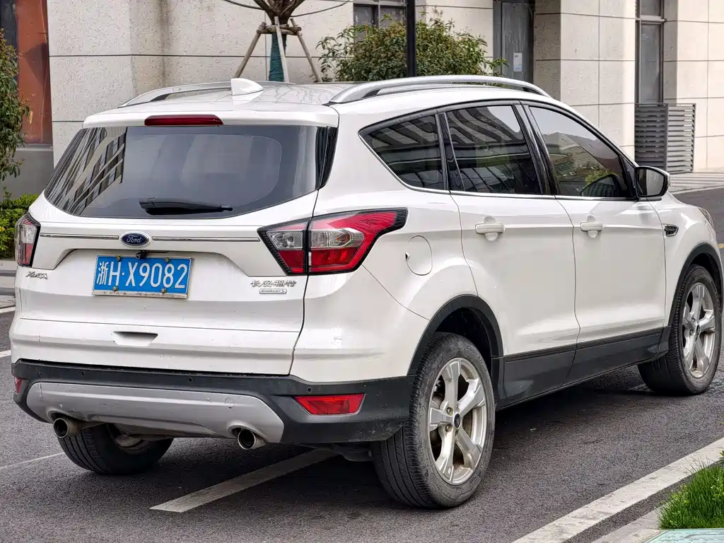 Ford Kuga 2016 — фото 12