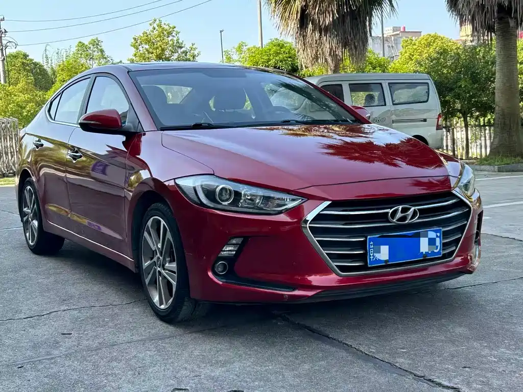 Hyundai Elantra 2018 — фото 3