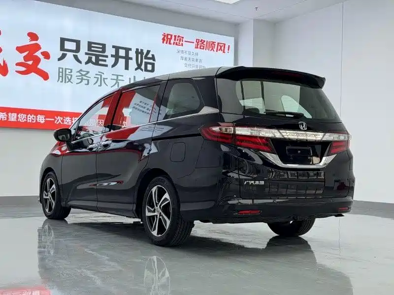 Honda Odyssey 2017 — фото 9