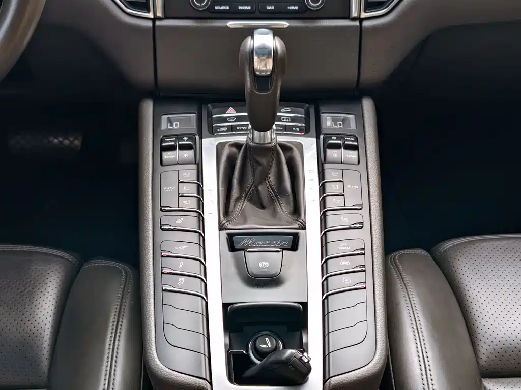 Porsche Macan 2017 — фото 24