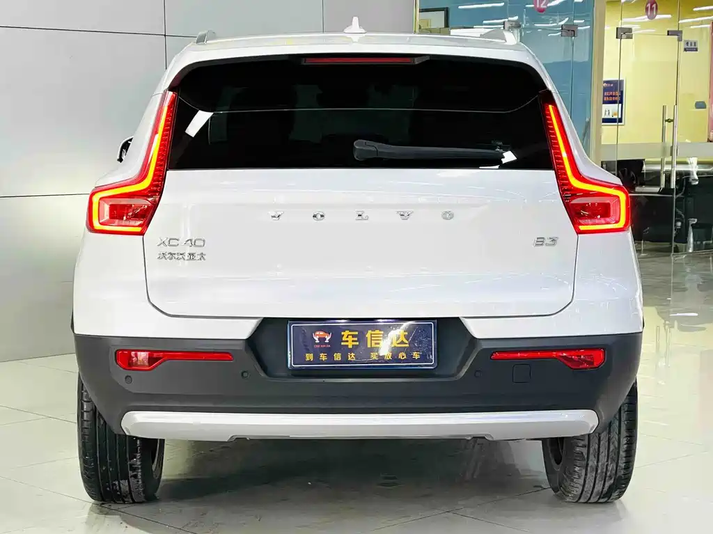 Volvo XC40 2023 — фото 4