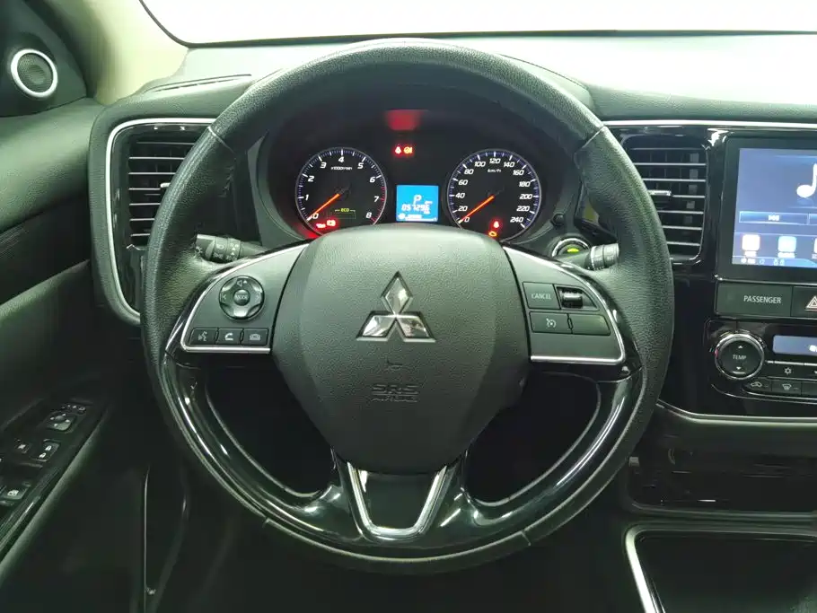 Mitsubishi Outlander 2018 — фото 15