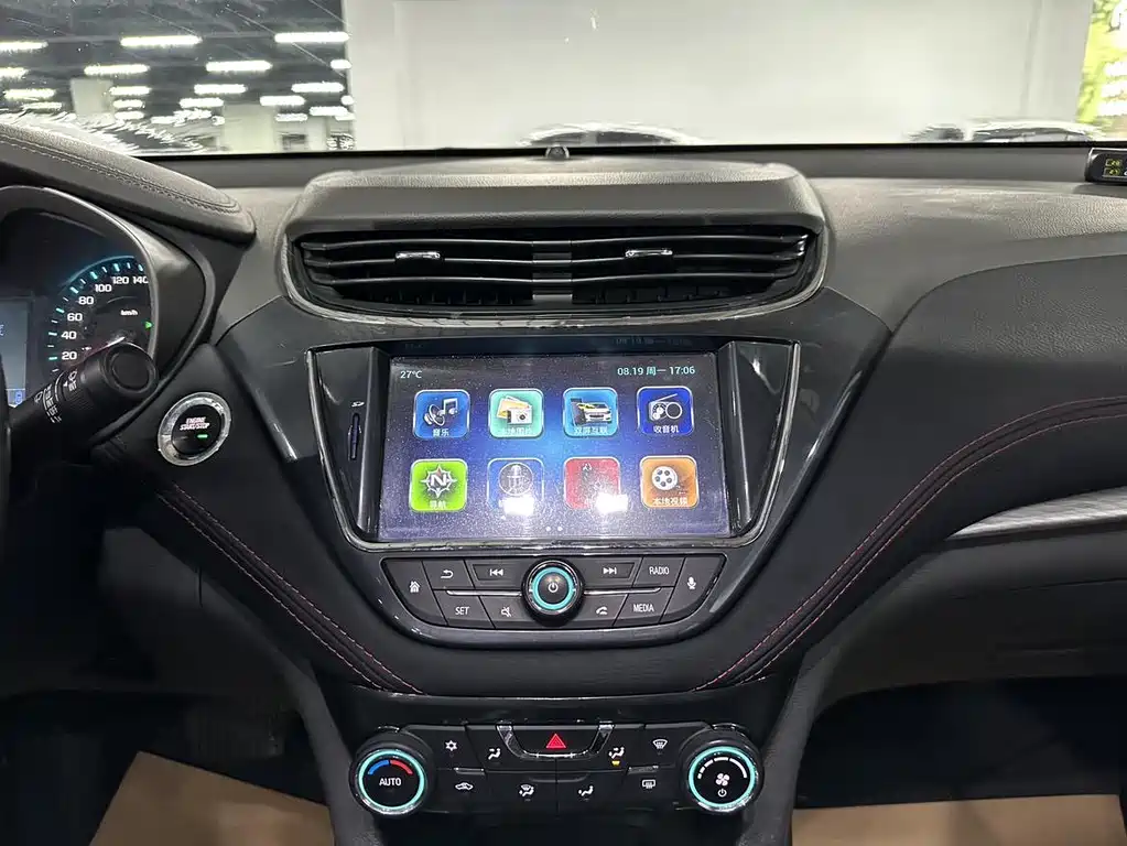 Chevrolet Malibu 2018 — фото 15