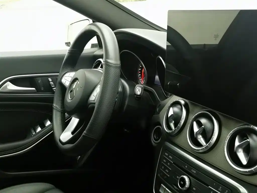 Mercedes-Benz CLA 2017 — фото 22