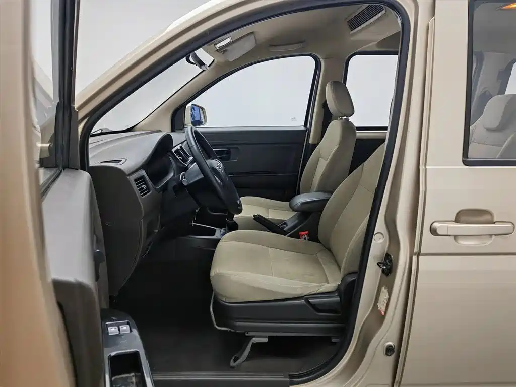 Wuling Rongguang V 2018 — фото 10
