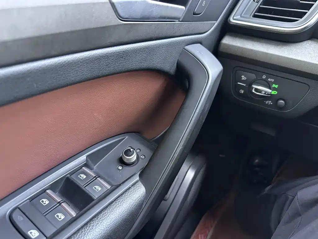 Audi Q5L 2019 — фото 24