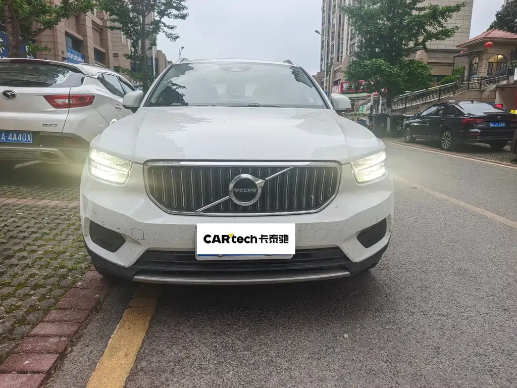 Volvo XC40 2022 — фото 2