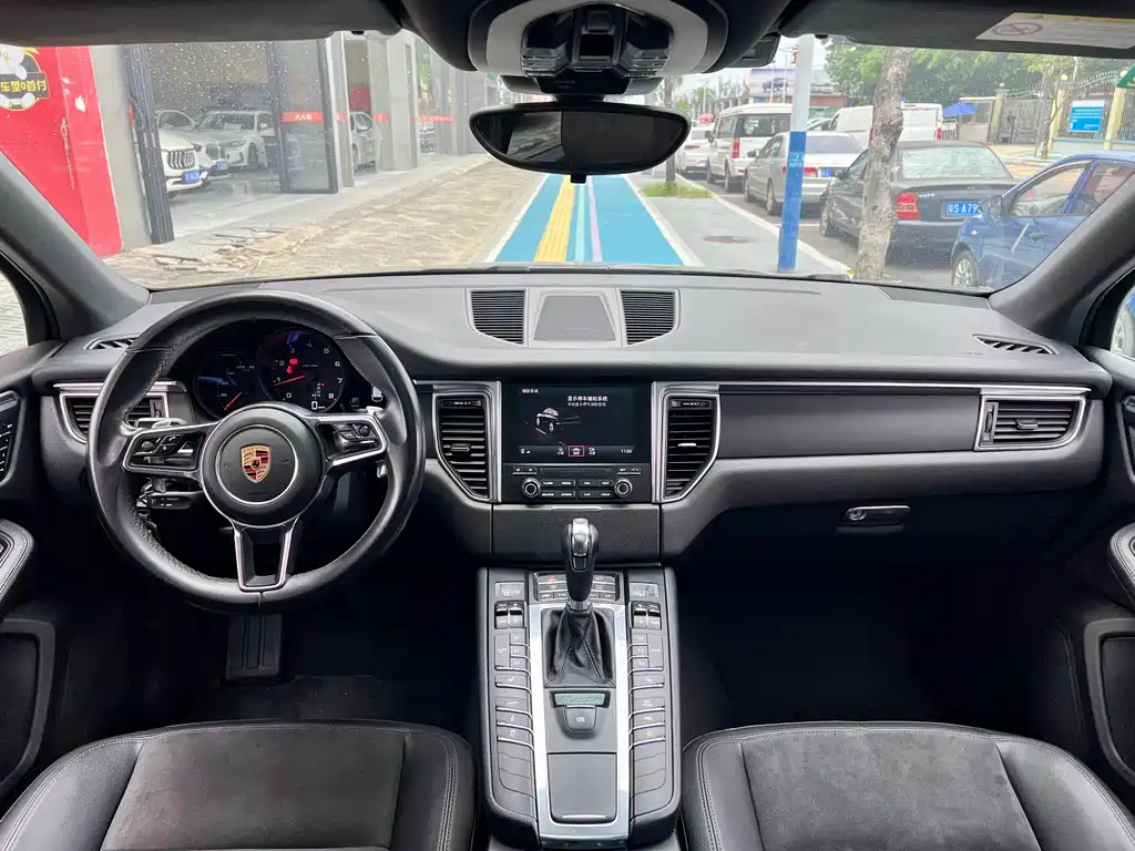 Porsche Macan 2017 — фото 10